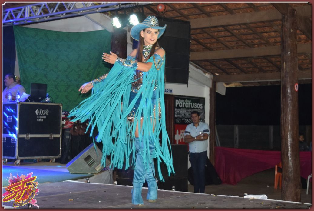 DESFILE DA RAINHA DA EXPOVALE 2019